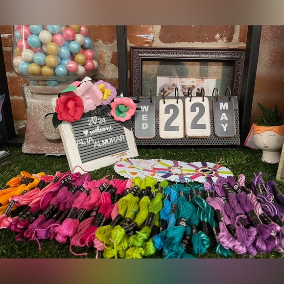 52 individual loops and thread 10 yd - Picture 1 of 2